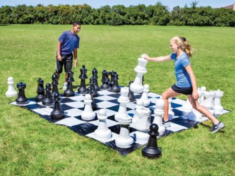 Giant Chess